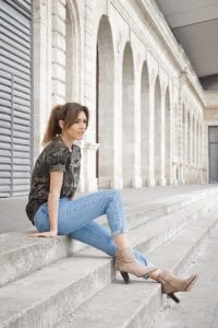 Jean Mom Fit et T-shirt Camouflage Zara