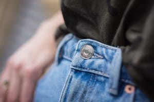 Jean Mom Fit et T-shirt Camouflage Zara