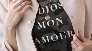 T-shirt camouflage et veste suédine Zara