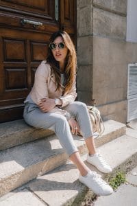 Perfecto Rose Camaieu et pantalon tailleur gris Bershlka