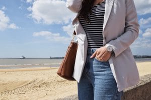 Montre LIP, Body rayé et jean taille haute Mom Fit