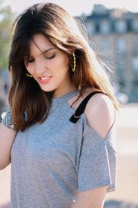 T-shirt à boucle épaule dénudées