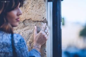 Bijoux Aparanjan et crop top vichy Zara