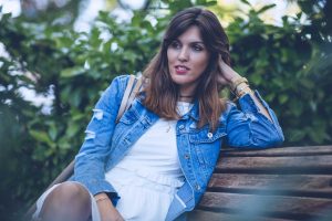 Robe blanche et veste en jean Zaful