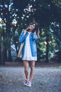 Robe blanche et veste en jean Zaful