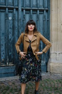 Robe longue à fleurs Camaïeu et Perfecto beige
