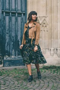 Robe longue à fleurs Camaïeu et Perfecto beige