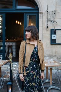 Robe longue à fleurs Camaïeu et Perfecto beige