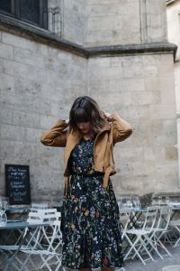 Robe longue à fleurs Camaïeu et Perfecto beige
