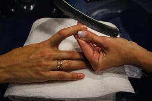 Pose du vernis semi-permanent OPI