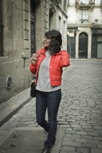 Blouson rouge et jean Uniqlo