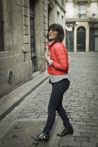 Blouson rouge et jean Uniqlo