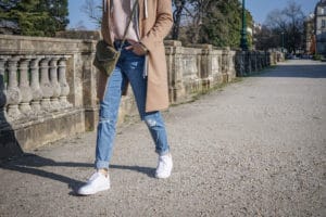 Blogueuse mode bordeaux - Maille et denim