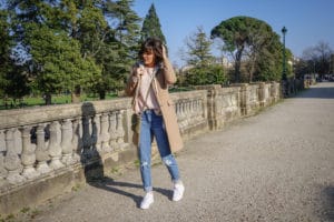 Blogueuse mode bordeaux - Maille et denim
