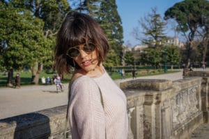 Blogueuse mode bordeaux - Maille et denim
