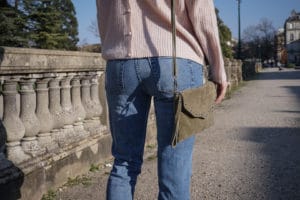 Blogueuse mode bordeaux - Maille et denim
