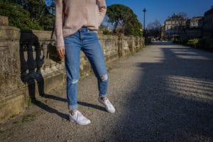Blogueuse mode bordeaux - Maille et denim