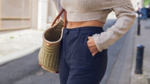 Pantalon taille haute et pull crop top