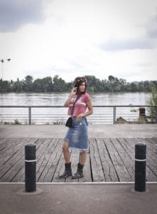 Jupe en jean et t-shirt coca-cola