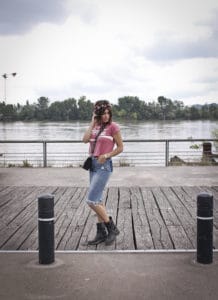 Jupe en jean et t-shirt coca-cola