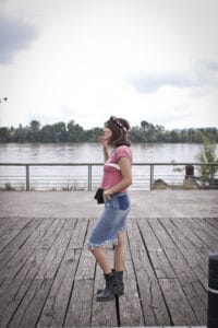 Jupe en jean et t-shirt coca-cola