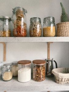 étagères pâtes farine graines granola